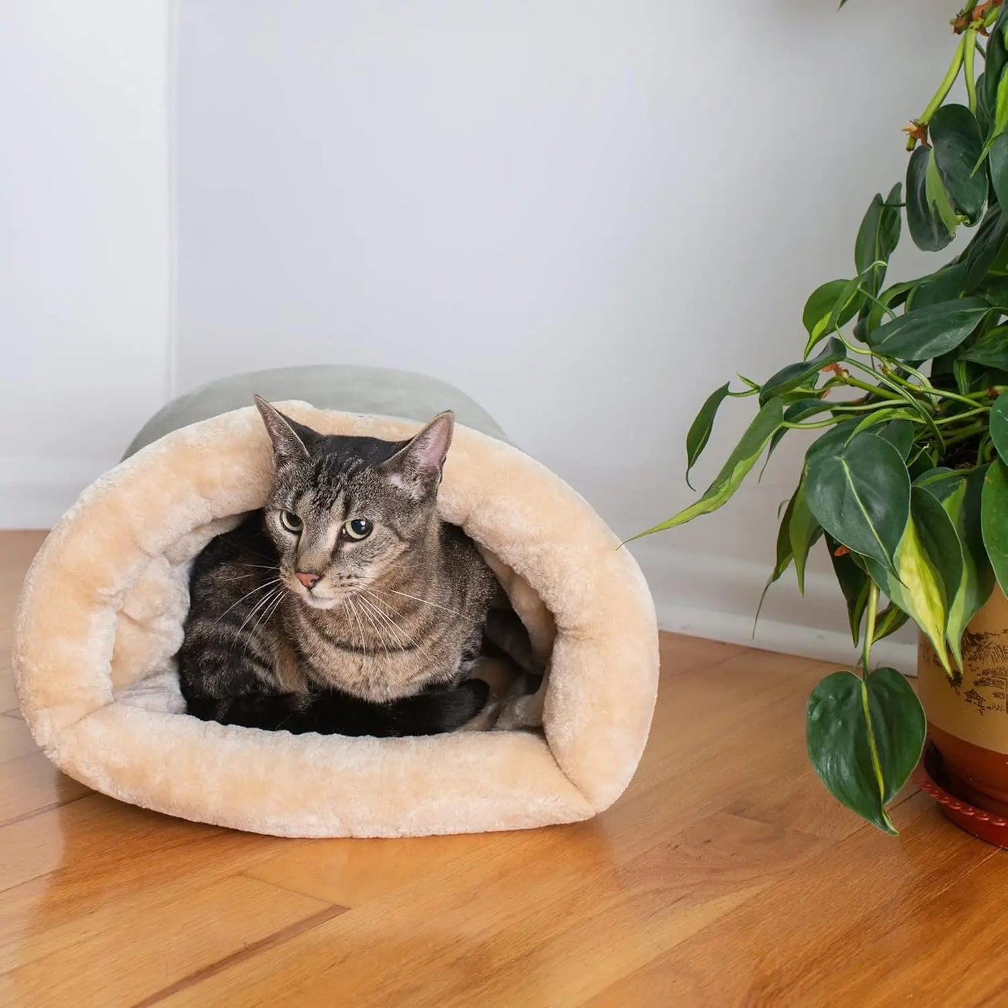 PurrSnug™ – Semi-Enclosed Winter Cat Sleeping Bag